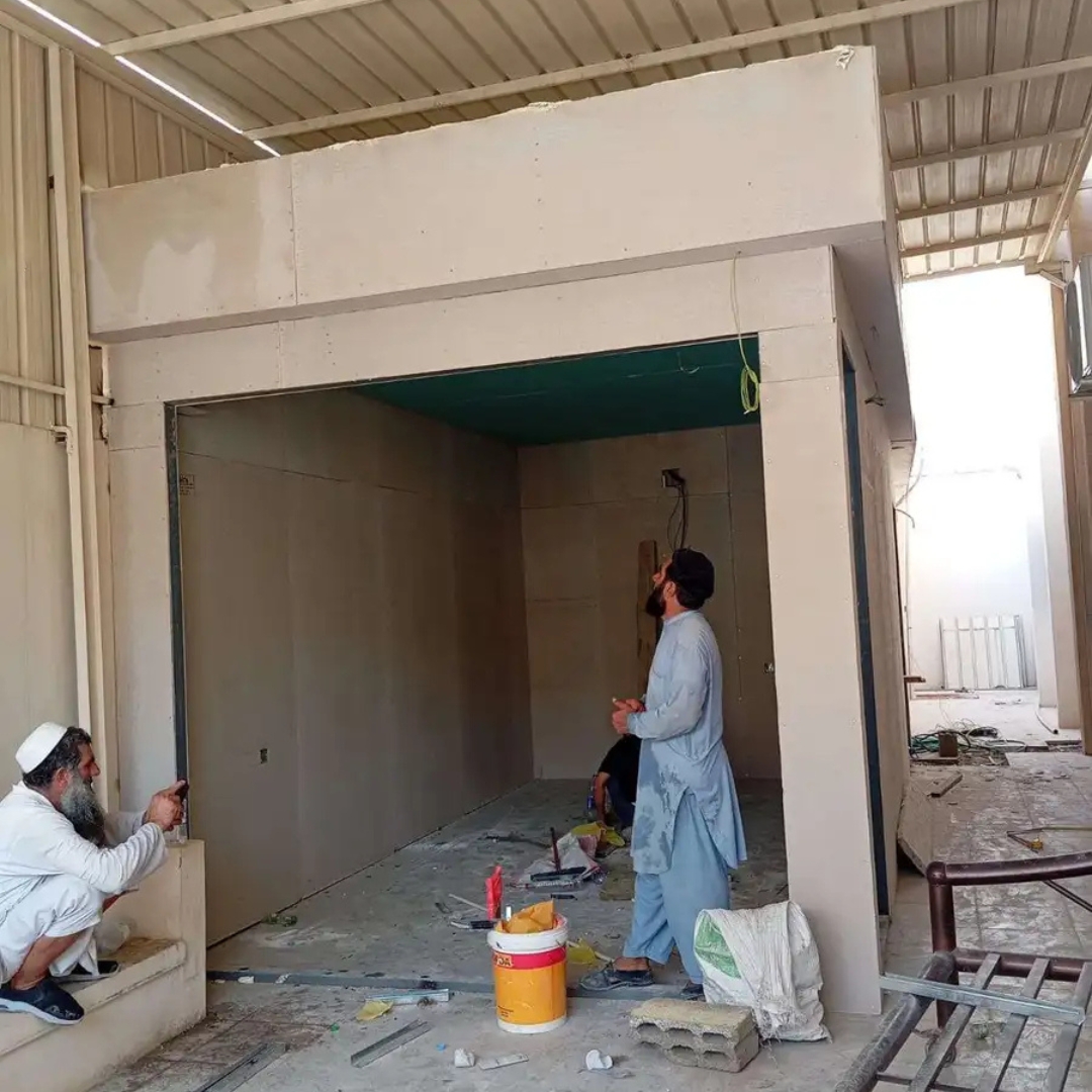 تركيب ملاحق سندويتش بانل في حي عكاظ الجديد 4 1