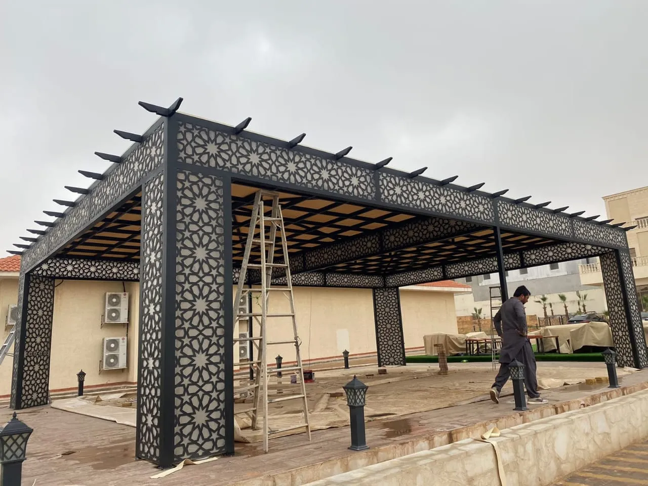 1744527299 12