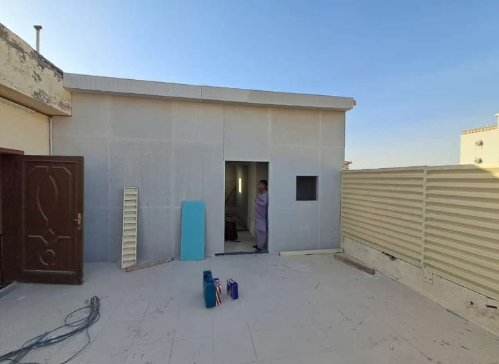 تركيب ملاحق سندويتش بانل في حي عكاظ الجديد 1 IMG 20250721 WA0049