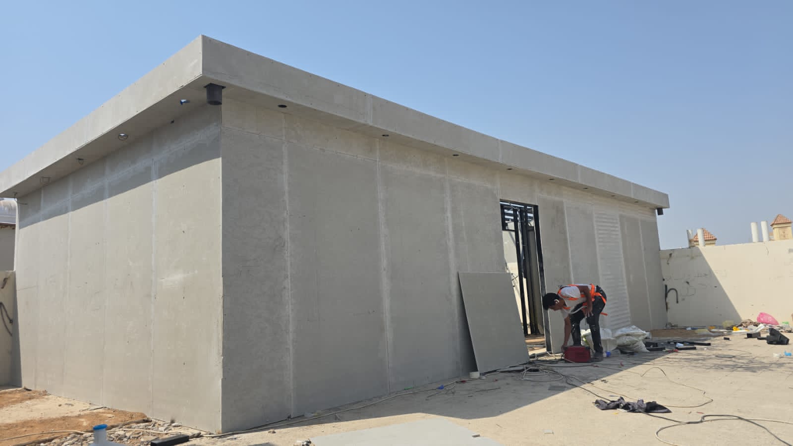 تركيب ملاحق سندويتش بانل في حي عكاظ الجديد 2 IMG 20250923 WA0023