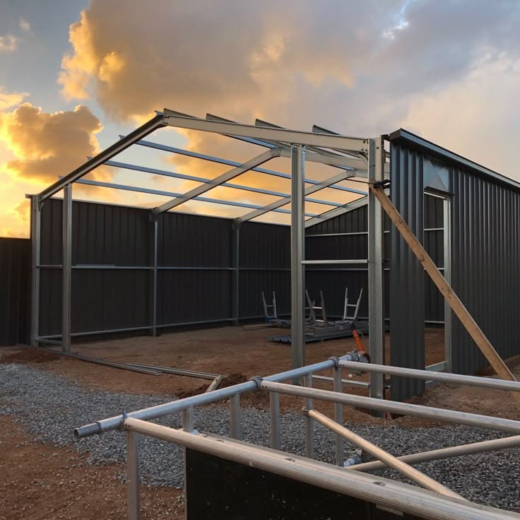 توريد وتنفيذ هناجر ومستودعات بجميع الاحجام مكونه من دور واحد حي القيروان 1 IMG 20250826 WA0087 1